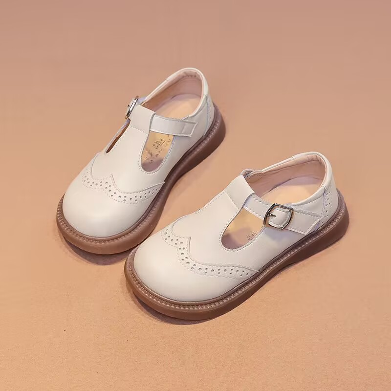 おしゃれな女の子の靴春と秋の新しい女性の赤ちゃんの柔らかい底の単靴の中で子供の靴の子供がレジャー靴を披露します