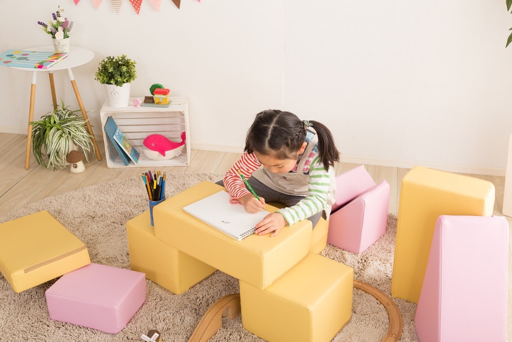 遊具 積み木クッション 知育玩具 水や汚れに強い 8個セット こどもの遊び心と発想力が育つ 安全 机 ソファ チェア 椅子 スツール