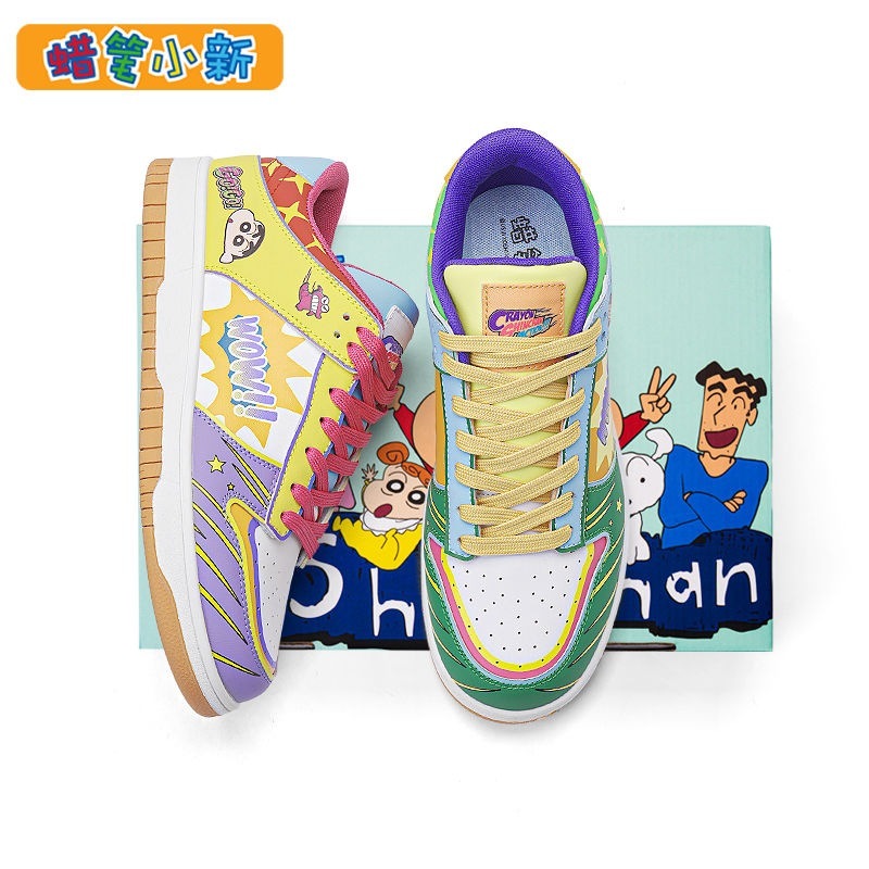 [限時優惠/最新デザイン]クレヨンの小さい男性の靴の2025の漫画の落書きのカップルのカジュアルな靴の青少年の通気性の百合の板の靴