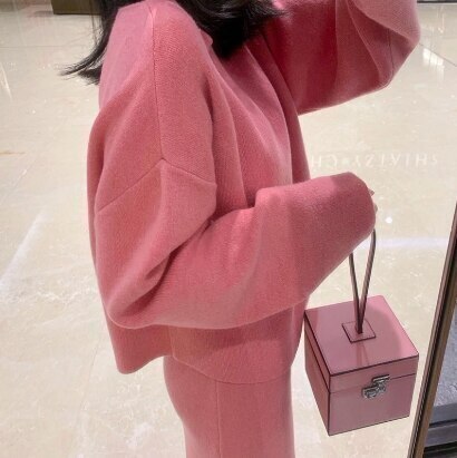 ニットセットアップ タイトスカート ニットスカート 膝下 l ミモレ丈 タイト 細身 ストレート Iライン ニット 上下セット シンプル 大人 上品 おしゃれ お洒落 大人女子 エレガント 存在