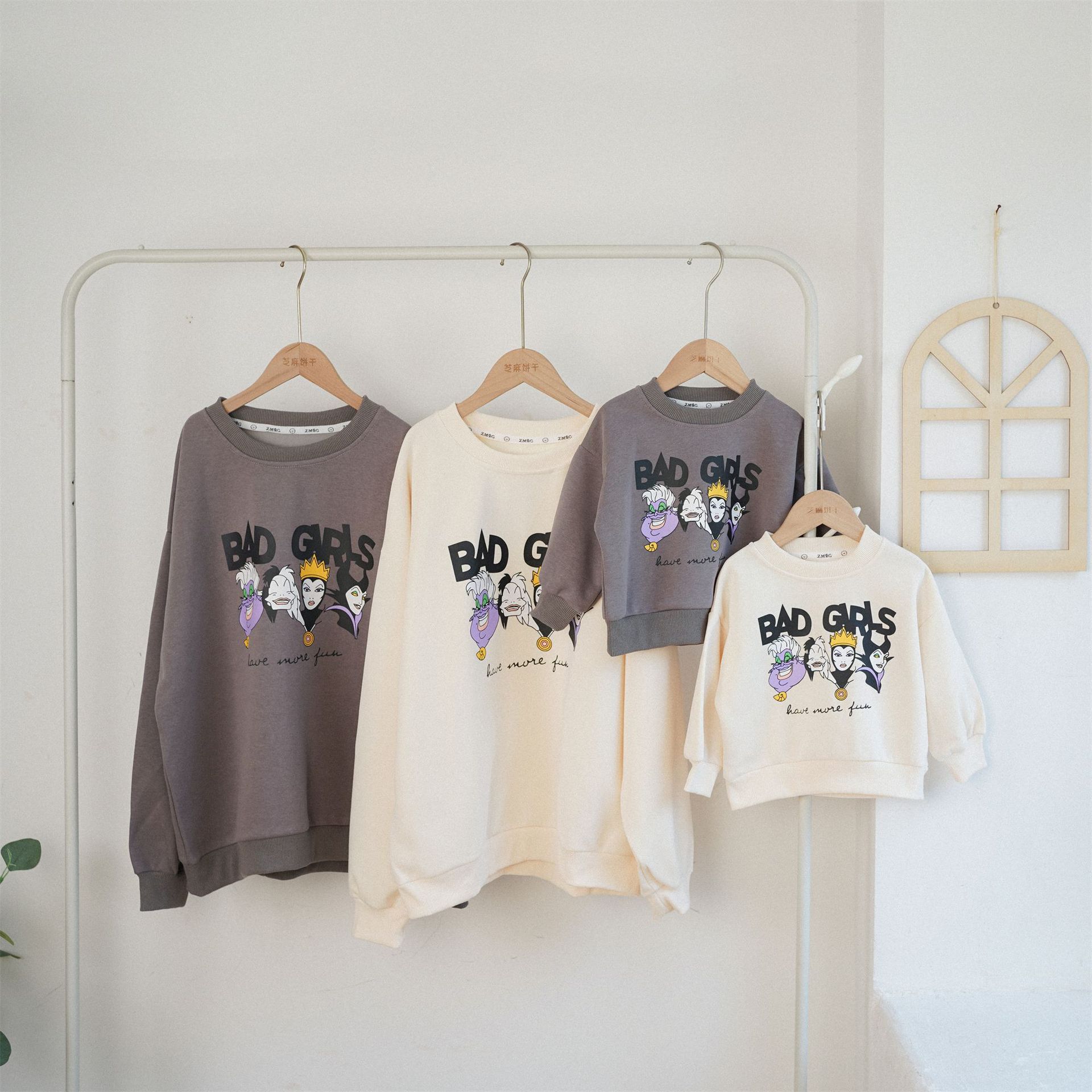 秋の新しい婦人服親子衛衣女児韓国版純綿丸首上着 トップス