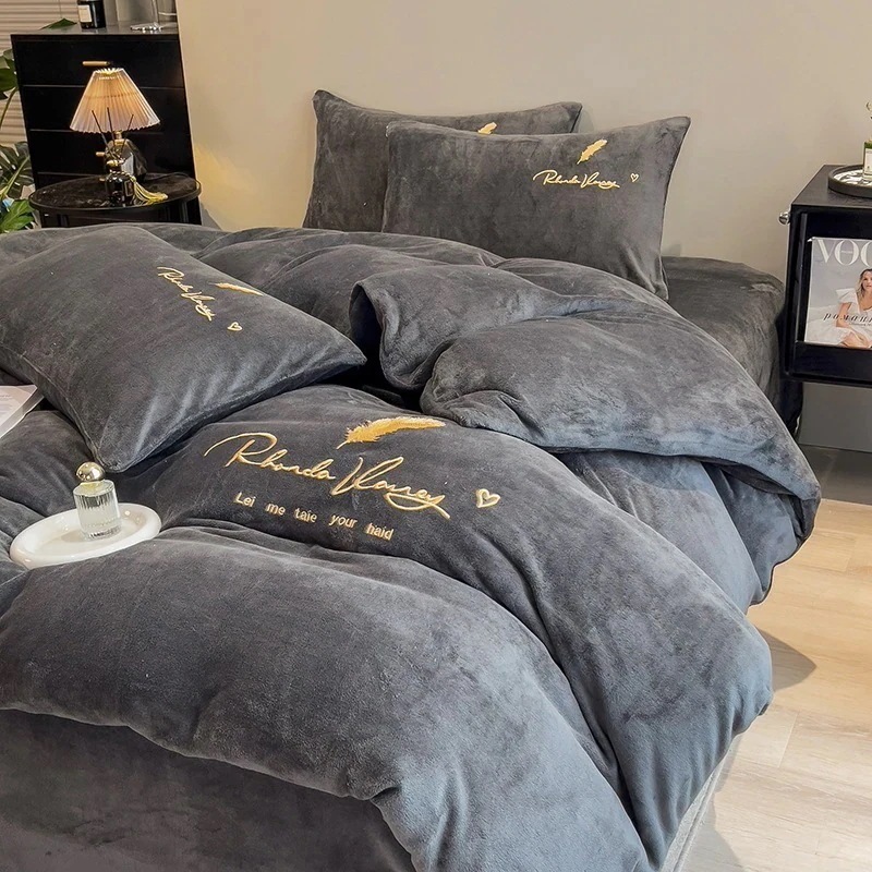 【急速出荷!】今の流行肥厚ベッド 4 点セットミルクベルベットクリスタルベルベットキルトカバー学生寮プラスベルベットキルトカバー 3 点セット