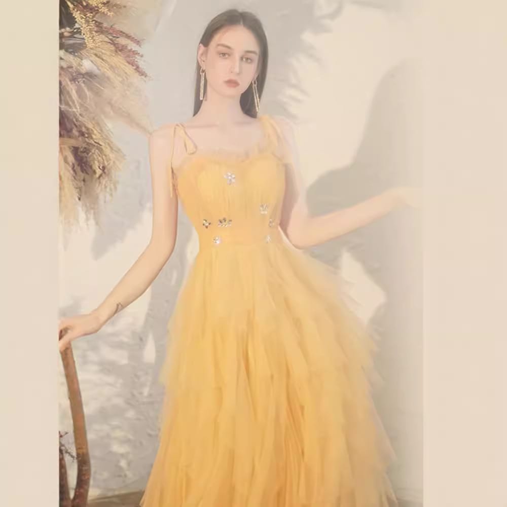 ストラップのタキシード2023新型黄色高級宴会仙気質花嫁服誕生日芸考ワンピース女