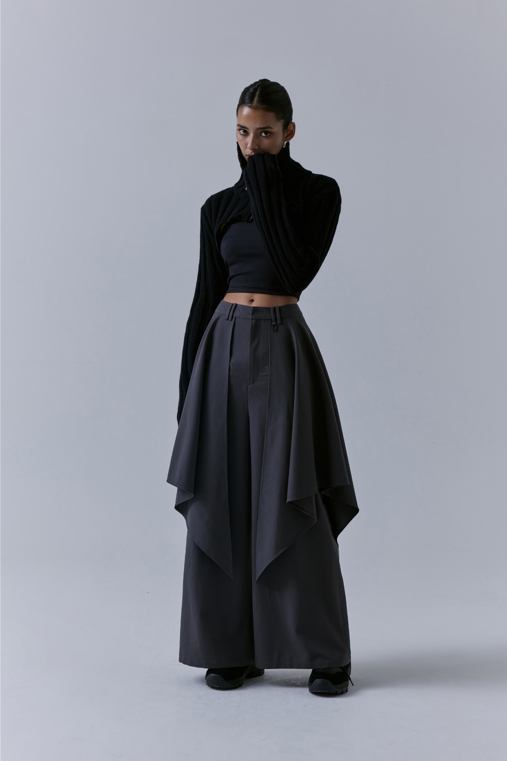 【TREEMINGBIRD】 HIGH-NECK BOLERO KNIT ZIP-UP : BLACK