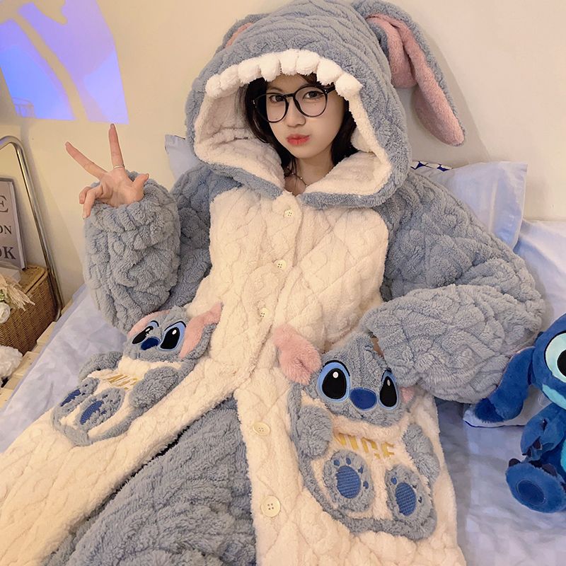 女性の冬のサンゴのベルベットの3層の綿を挟んだパジャマフランネルのスティーブはベルベットの家庭服のパジャマセットを厚くした