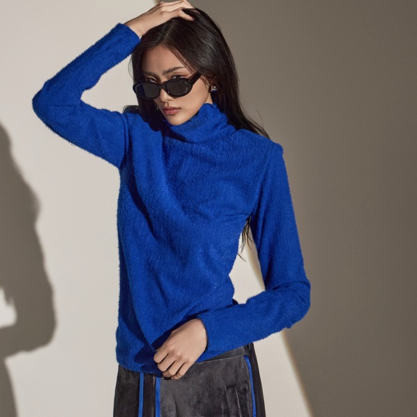 E3676 タートルネック トップ