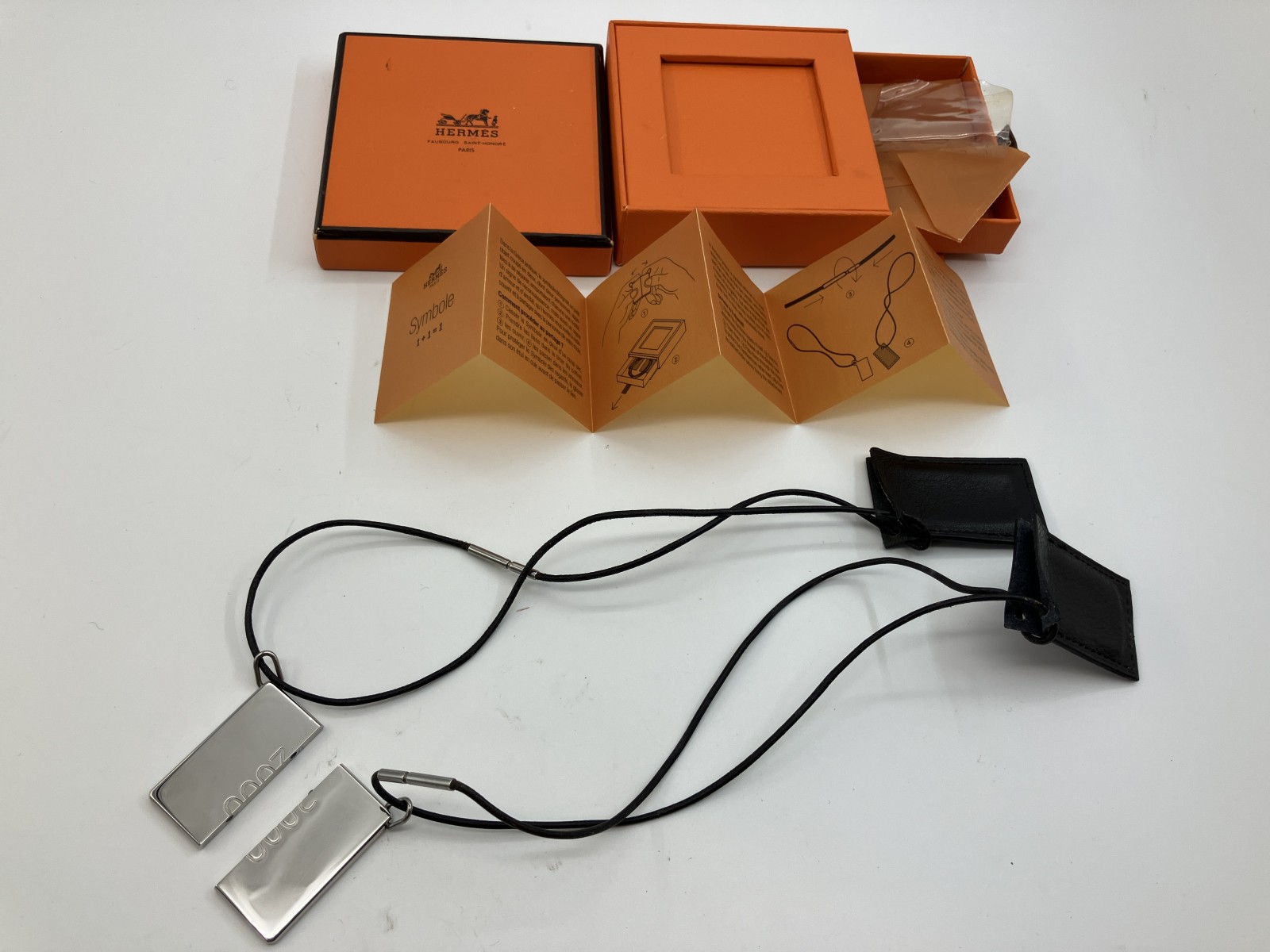 2000年 シンボル ペアネックレス メタルトップ約4×2cm レザーコード ブラック