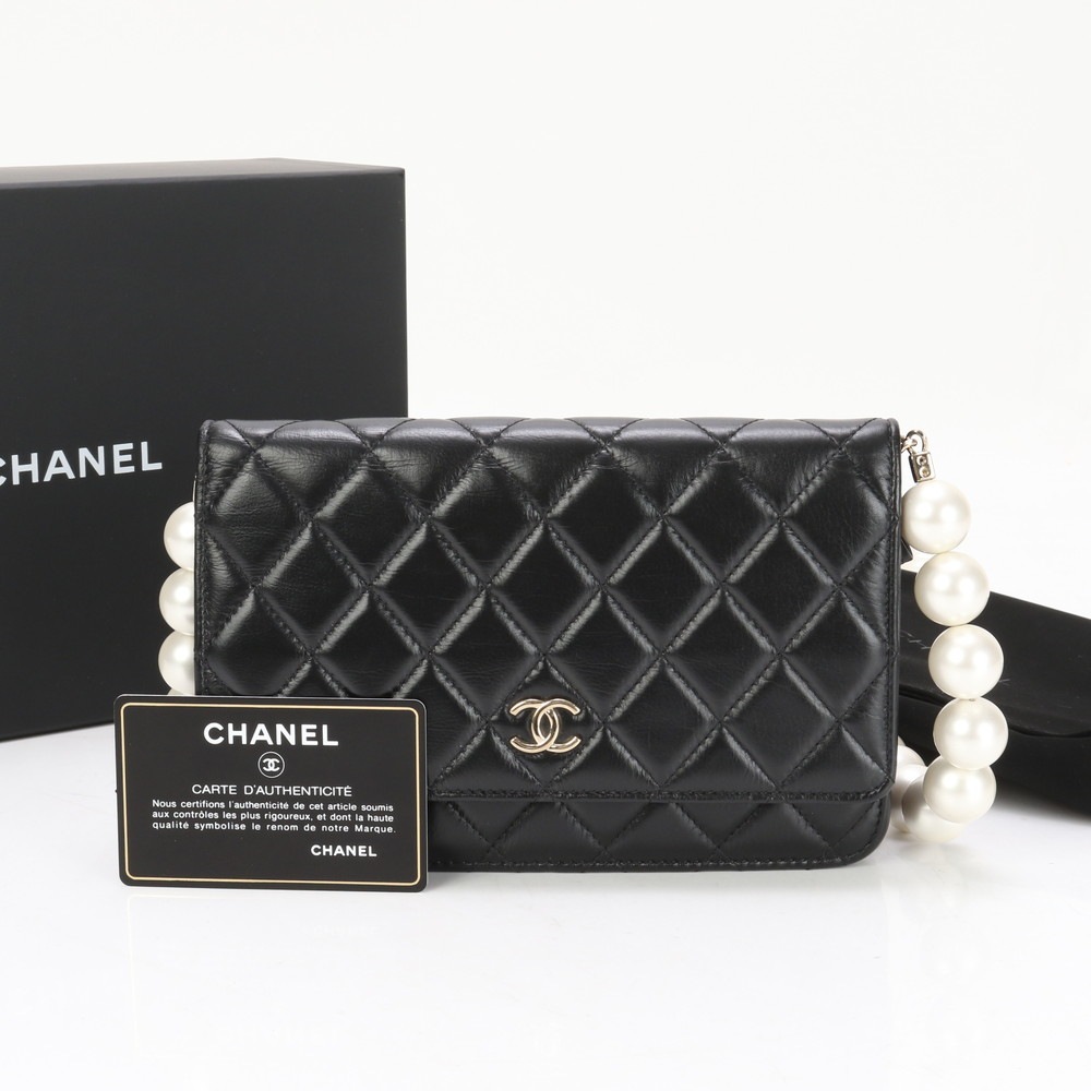 新品同様 ギャランティカード付 シリアルシール付 マトラッセ ラムスキン レザー パール ウォレット 長財布 ショルダーバッグ 斜め掛け ハンド トート レディース EEE BG11-2 中古