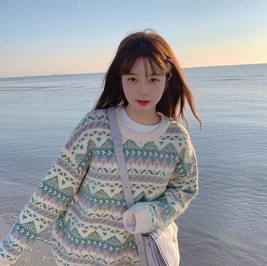 レディース トップス ニット セーター プルオーバー 長袖 萌袖 ラウンドネック クルーネック 襟なし ノーカラー 中厚手 かわいい カジュアル おしゃれ こなれ感 ラフ キュート ノルディック 総柄