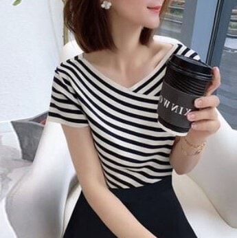 トップス Tシャツ レディース 春夏 きれいめ 半袖 半袖 Vネック 襟なし スリム タイト 細身 プルオーバー 黒 ブラック 大人カラー モノトーン S M L かわいい 大人可愛い きれいめ シン