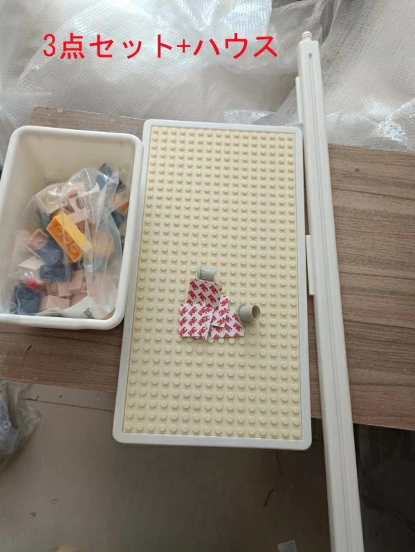 プラスチック　アクセサリー　テーブルと収納カゴ