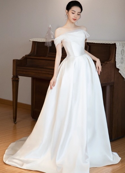 ウェディングドレス オフショルダー 光沢サテン フランス風 スレンダーライン 結婚式