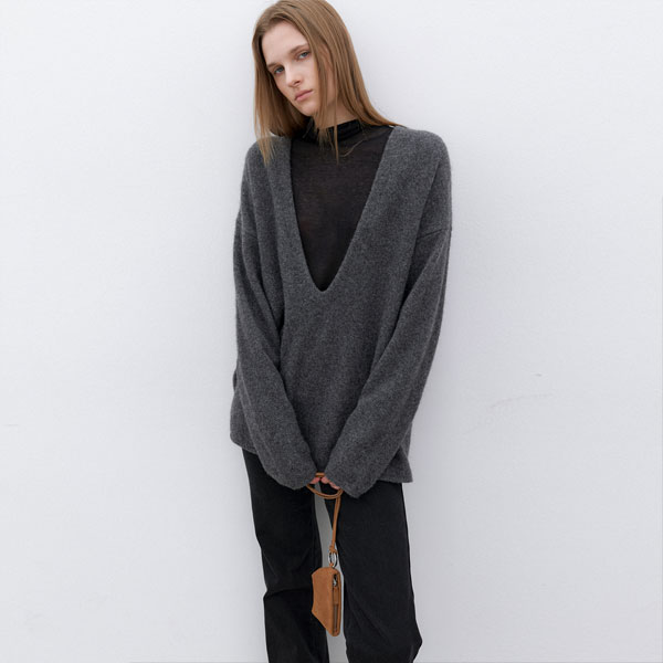 YAK BLENDED DEEP V-NECK KNIT (T-7144)