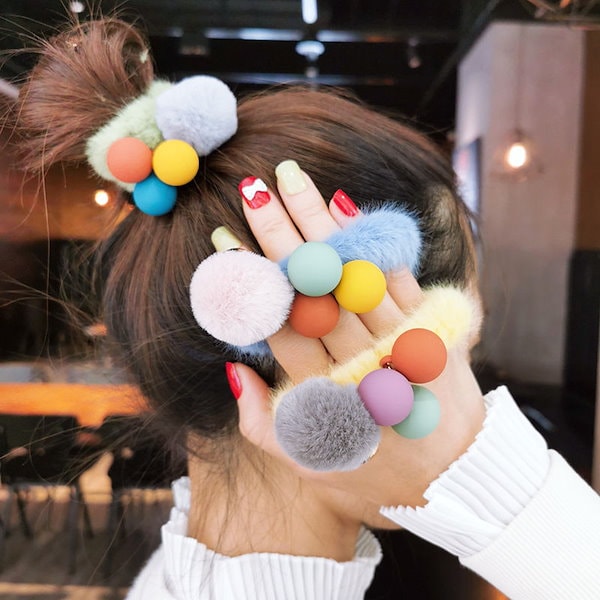 Qoo10] ネット赤 百掛け 可愛い 毛玉 シュシュ