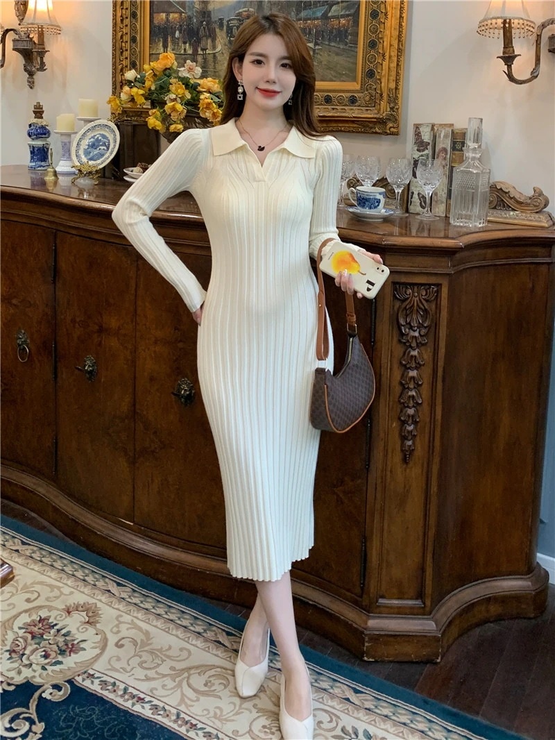 シックなミッドレングスウエストスリムインナーニットワンピース女性秋と冬の小さな人々のシニア感覚ロングスカートパッケージヒップスカート