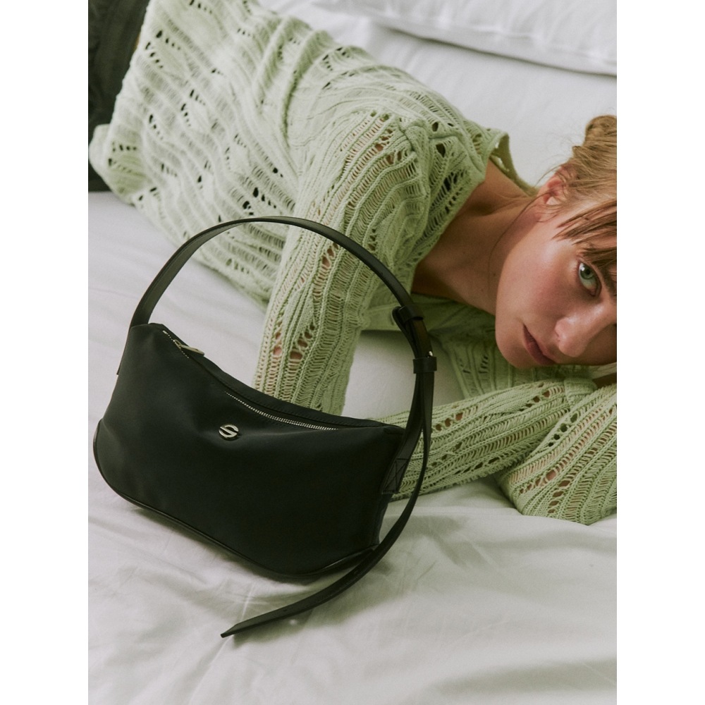 セミコードグルーブバッグブラック