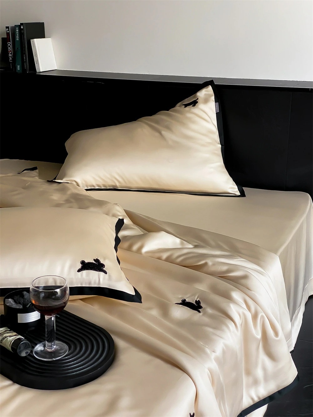 .再入荷なし！数量限定刺繡細工 精巧工芸 さっぱり 柔らかい 夏用 掛け敷布団セット 4点セット 枕カバー フラットシーツ 掛け敷布団 ホテル仕様 おしゃれ 高密度生地 吸湿速乾 ふわふわ ダブル ク