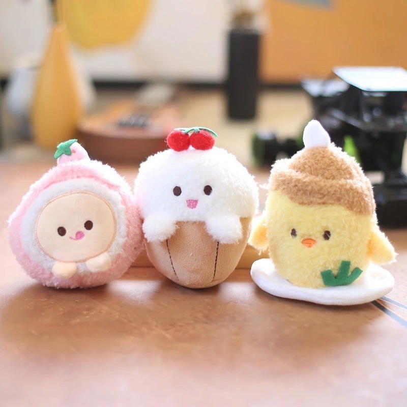 かわいいかわいい小さな黄色の鶏のペンダントぬいぐるみ人形クリエイティブ漫画イチゴ桃バッグ吊り下げ飾り人形