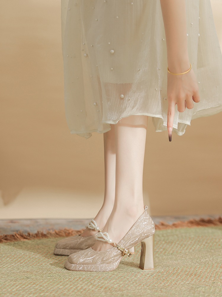 2025春シャンパンカラーの結婚靴花嫁靴四角い防水台付きハイヒール太ヒールメアリージェン婦人靴