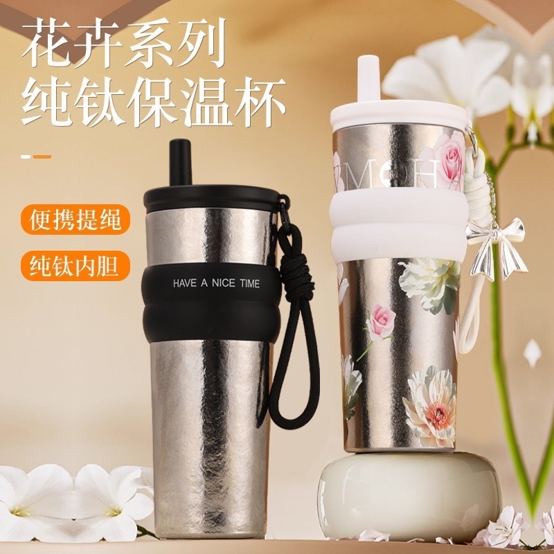 フローラルシリーズピュアチタンサーモスカップには固体リフトリングが付属しており持ち運びに便利ですシルクプリントデザイン大容量飲料カップ