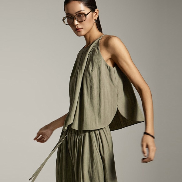 E3877 スリーブレス トップ