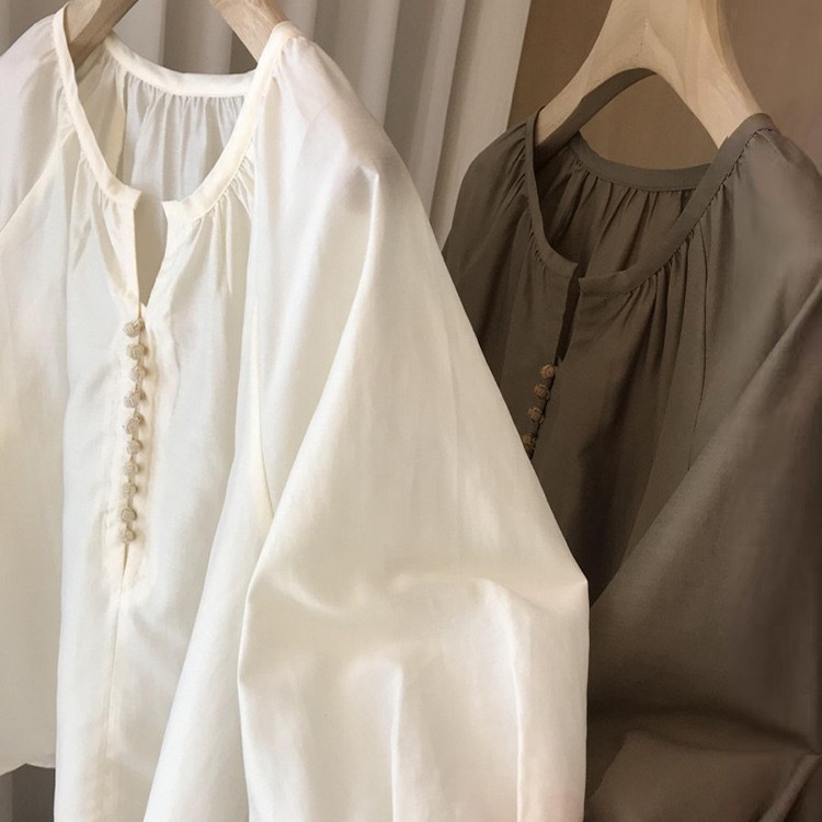 このアクセントは本当にt愛です！フレンチライトチャイニーズスタイルハンドメイドアジサイボタン女性用レトロルーズタインシャツ