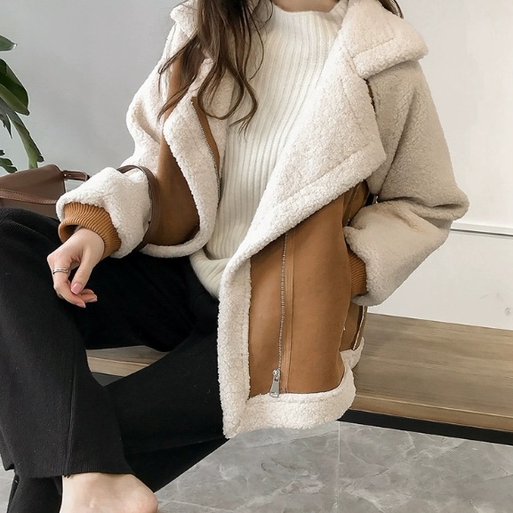 アウター コート ムートンコート ジャケット 上着 ミディアム丈 袖付き 長袖 襟付き 角襟 前開き ポケット もこもこ かわいい 大人可愛い きれいめ シンプル 大人 上品 おしゃれ かっこいい