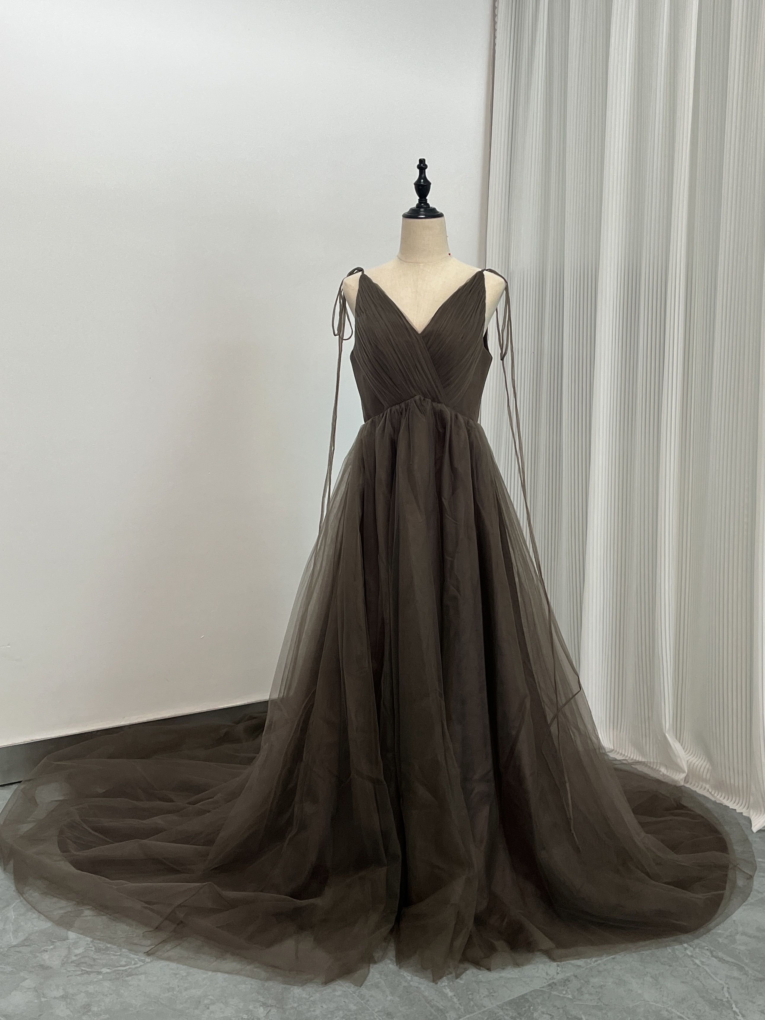 パーティードレス ライトブラウン Vネック キャミソール ソフトチュール 二次会 ファスナー