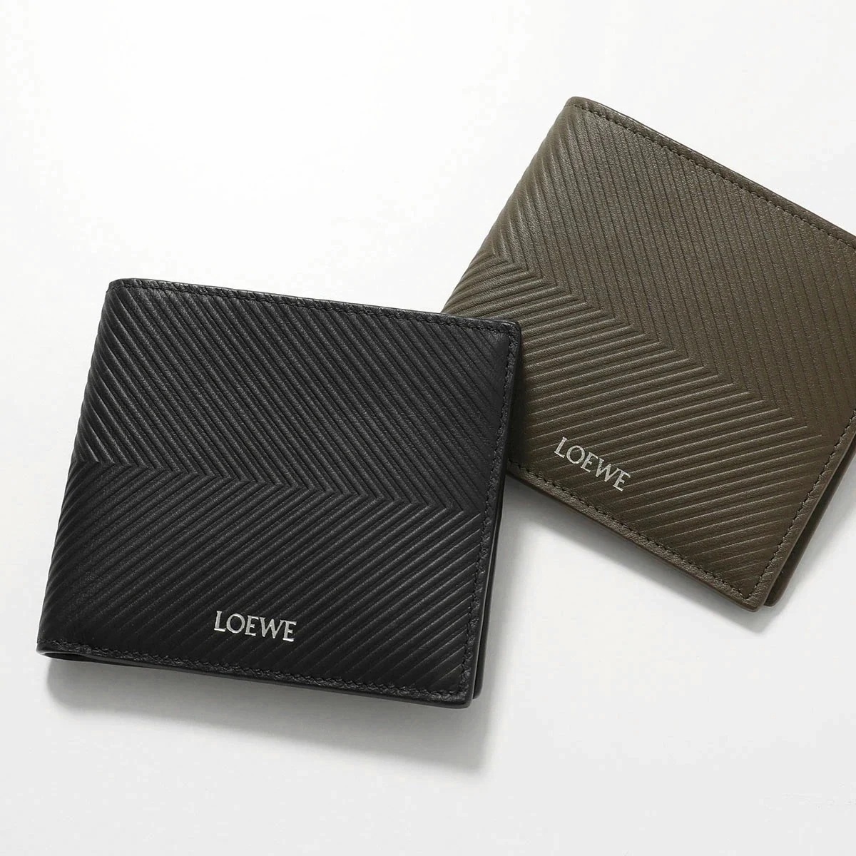 LOEWE ロエベ 二つ折り財布 C779302X02 メンズ バイフォールド レザー 小銭入れなし ミニ財布 カラー2色