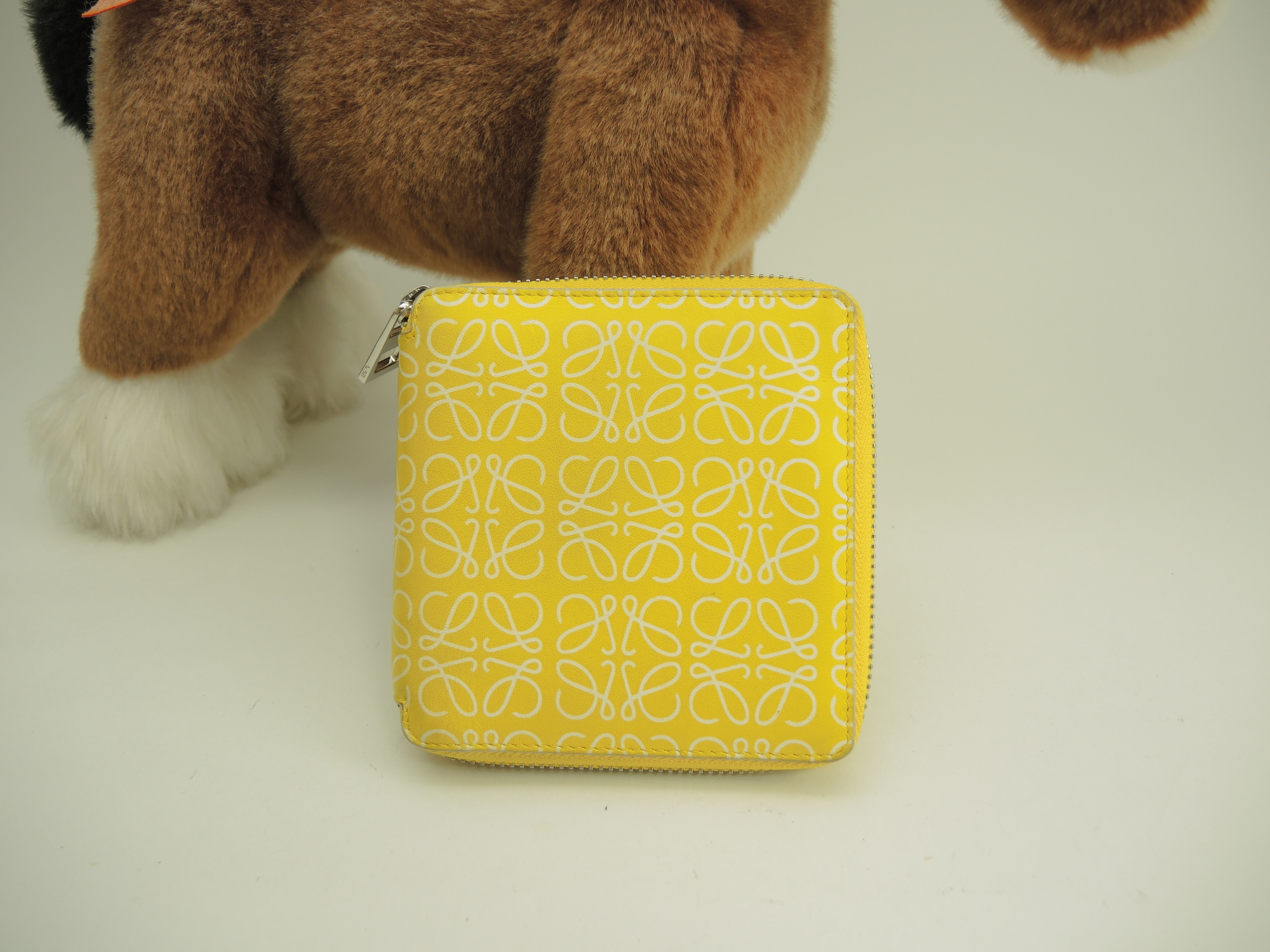 スクエアジップウォレット アナグラム レザー黄 2折ジップ財布@101847