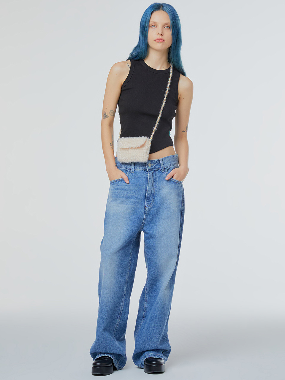 INSTANTFUNK スパンコールニットチェーンミニバッグベージュ