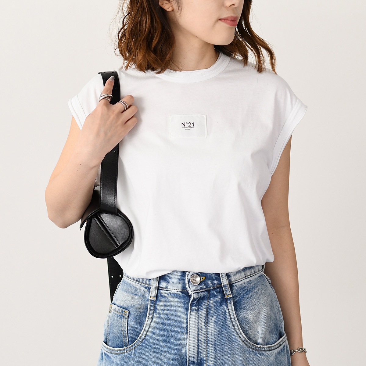 N21 numero ventuno ヌメロ ヴェントゥーノ トップス タンクトップ ロゴ プリント ノースリーブ F101 6325レディース ブラック 黒 ホワイト 白 ギフト AW50