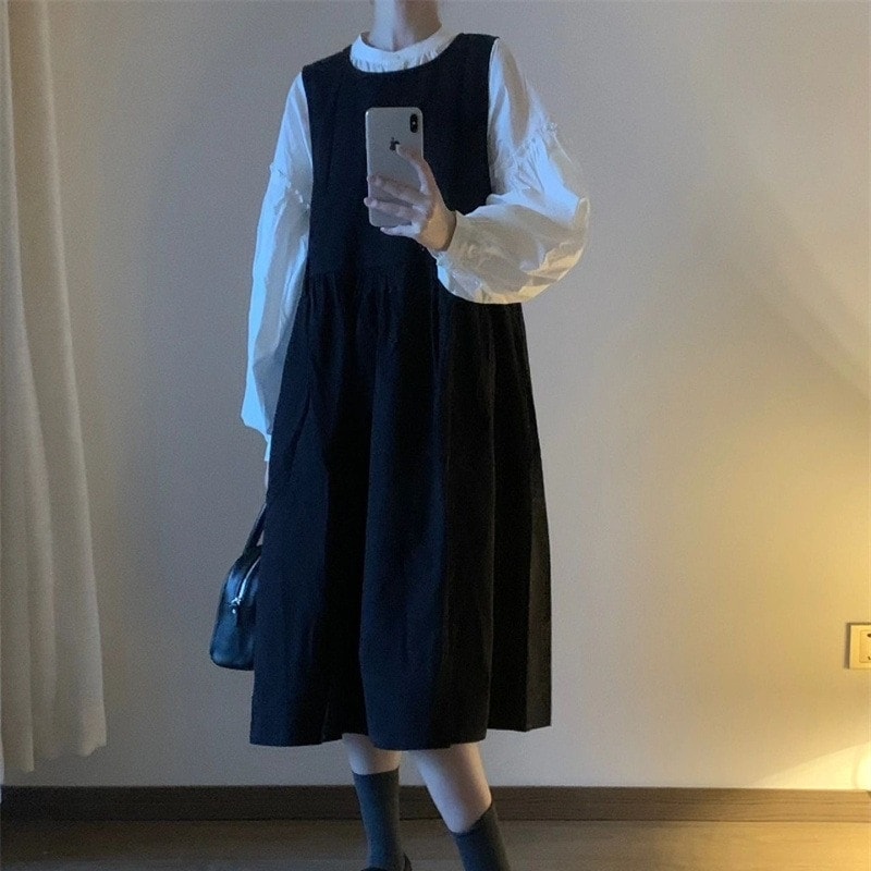 ヌードの春と秋のスーツシャツとサスペンダースカート春の新作の女性用ドレスおよび早春のマッチングの完全なセット30%までに制限
