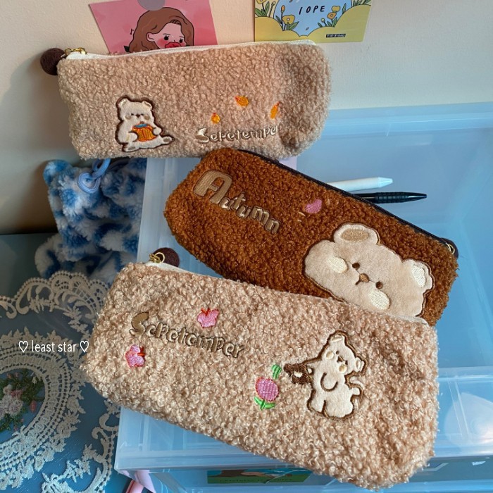 漫画かわいいクマの刺繍ぬいぐるみペンケース大容量三角ペンケースジッパーペンケース文具バッグ