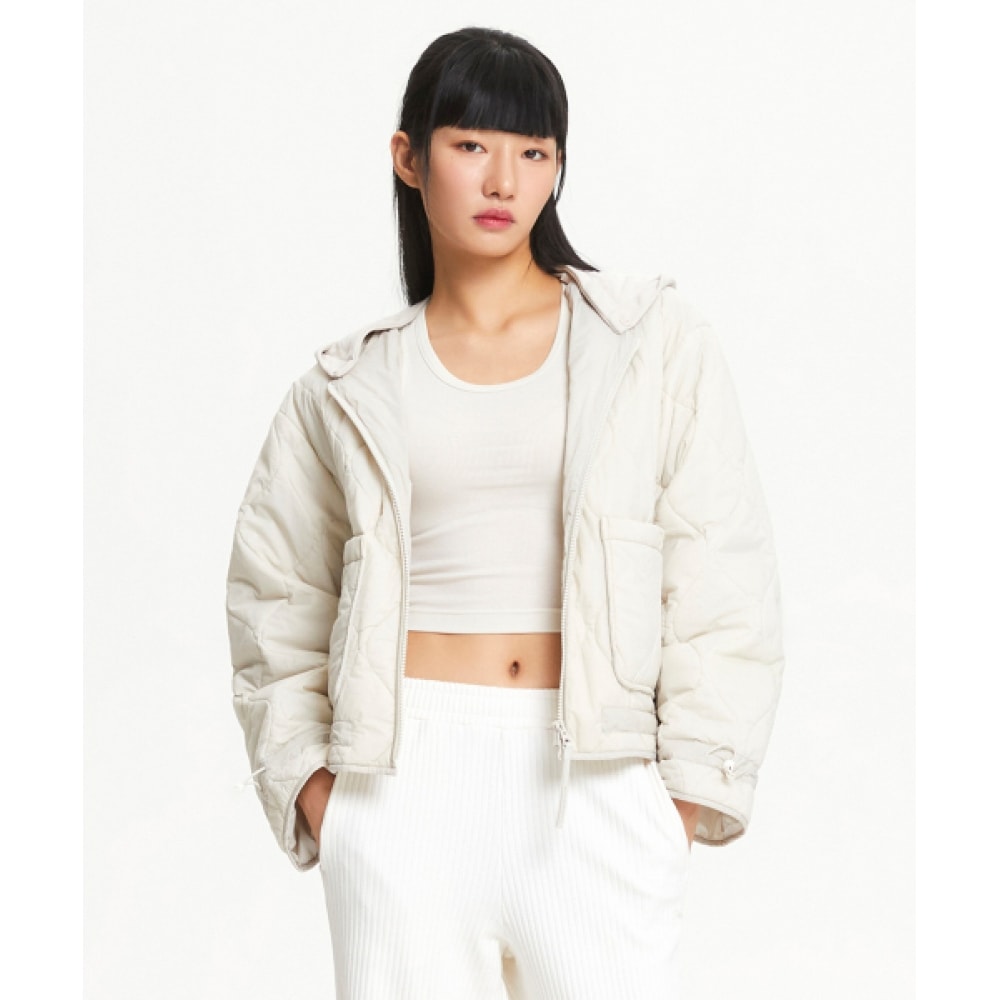ニューバランス NBNQE4W902/女性用フード付きキルトセミクロップパッド入りジャケット（ベージュ）