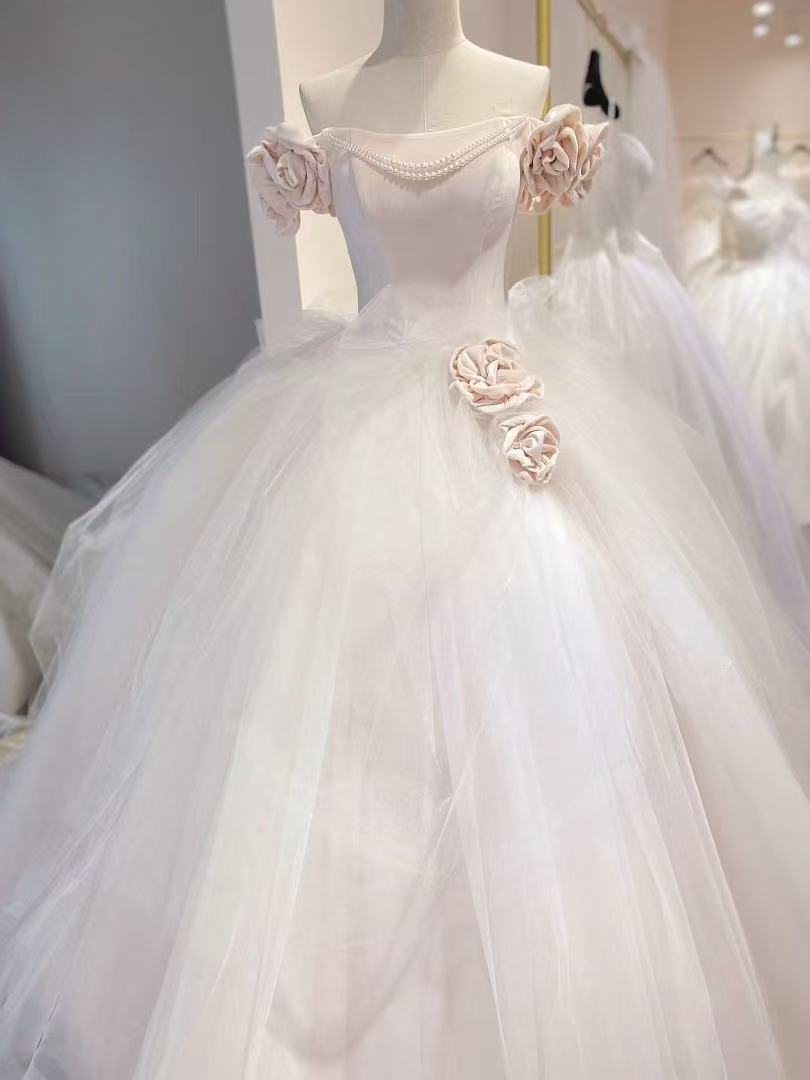 ウエディングドレス 薄ピンク プリンセスライン 花モチーフ ラッフルフリル 可愛い 結婚式