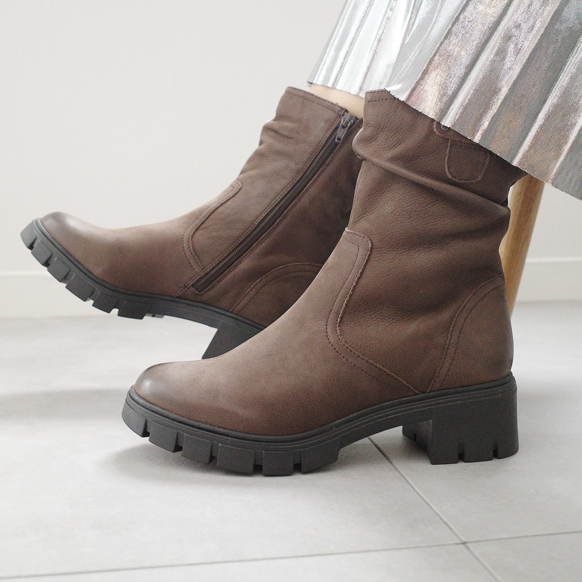 本革ミドル丈ブーツ レディース 12,536円