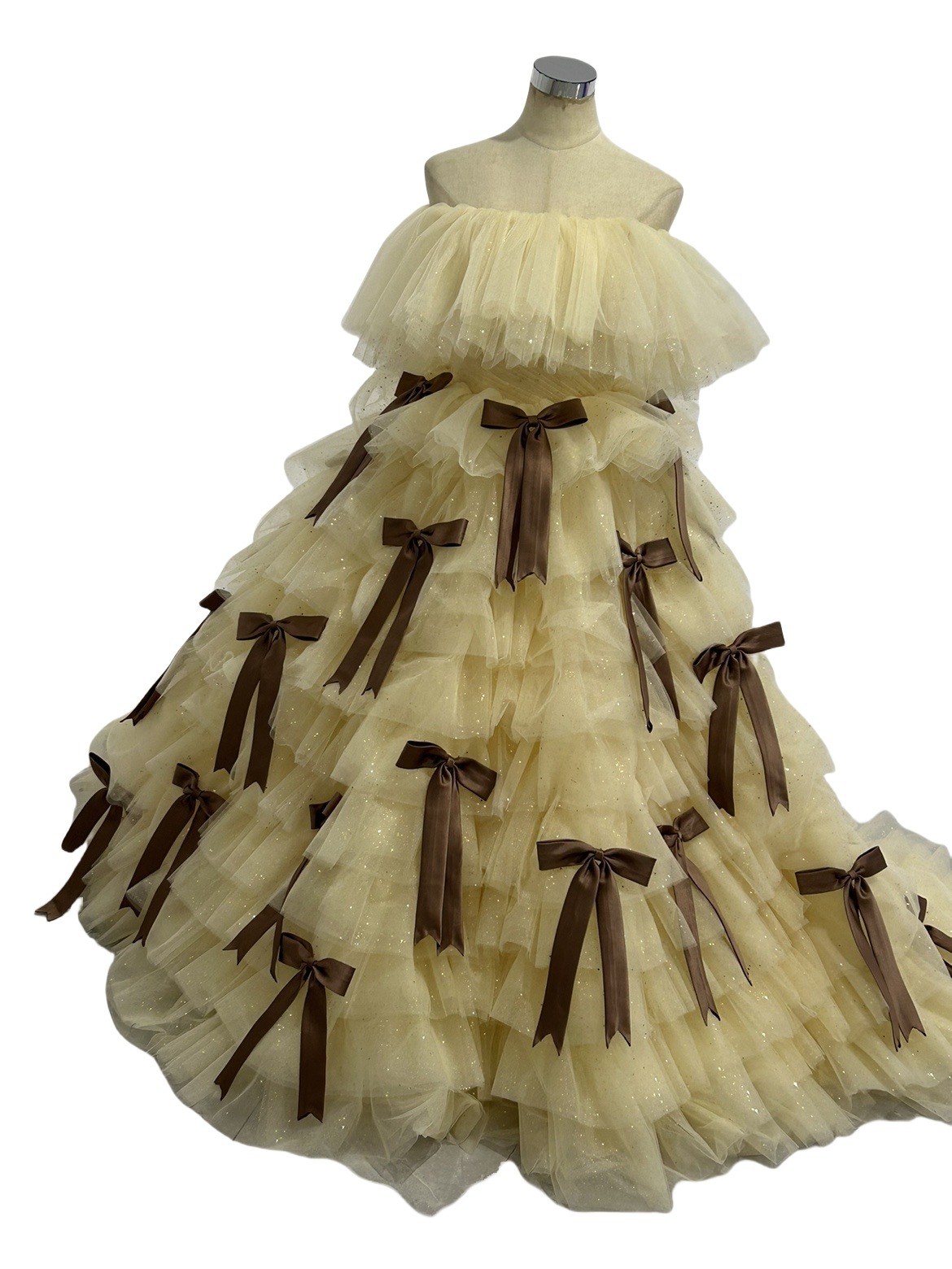 人気上昇！カラードレス イエロー オフショルダー リボン もこもこドレス 華やか キラキラチュール 花嫁 前撮り