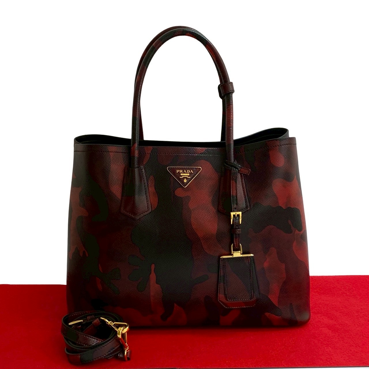 三角ロゴ 金具 カモフラージュ 柄ショルダーバッグ レザー ブラック 70787