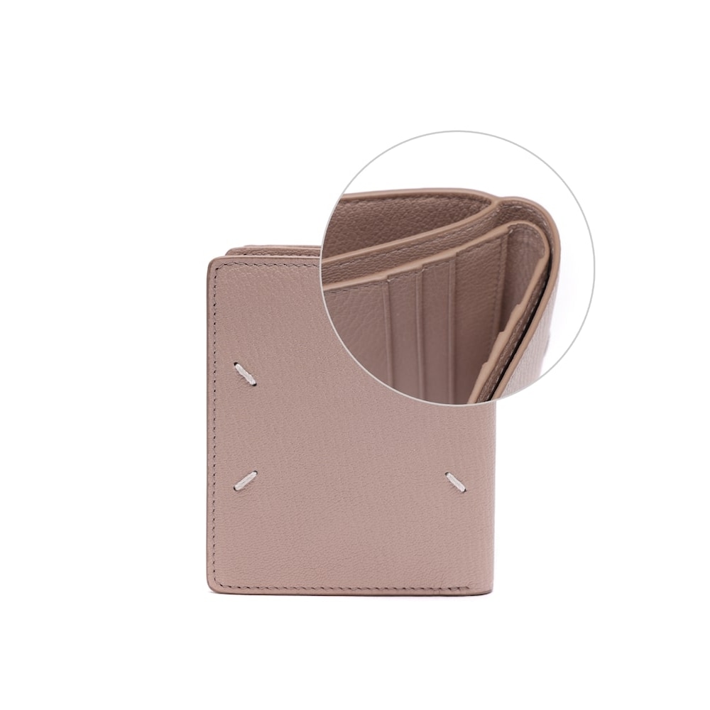 メゾンマルジェラ [メゾンマルジェラ] 23SS メンズステッチジップ二つ折り財布 (SA1UI0009_P4806_T4310_23S) PVOSA1UI0009P4806T43100