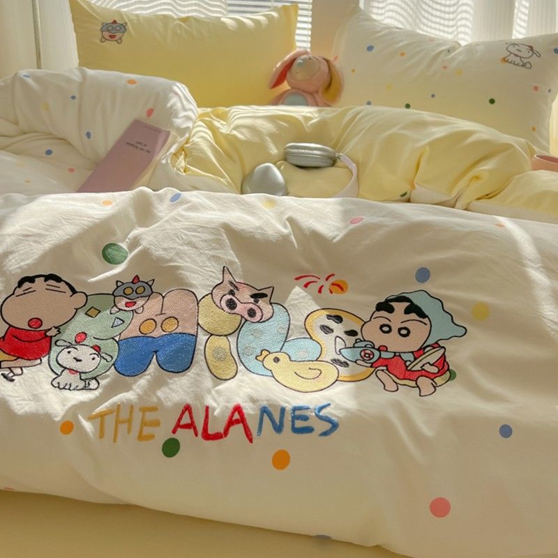 [限時優惠/最新デザイン]クリーム系クレヨンしんちゃんのベッドの上にはアニメの水洗い綿が4点セットになっています