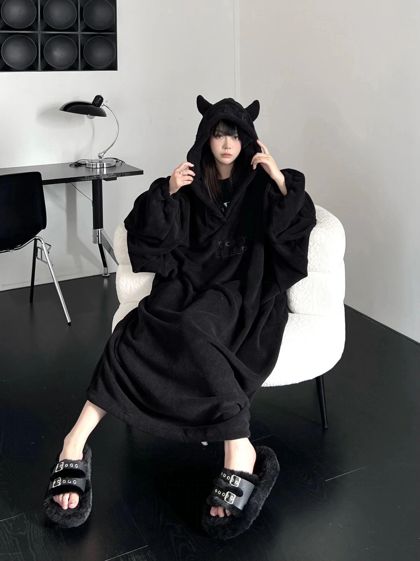 Qoo10限定小悪魔着ぐるみパジャマスリーパー秋冬作連帽パジャマに綿毛厚い部屋着可愛い男女カップル刺繍ゆったりしたセーター着着ぐるみパジャマキャラクター30%までに制限