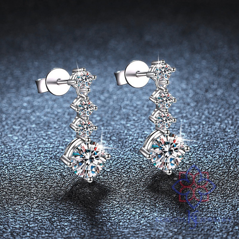 ピアス 蝶 バタフライ スタッドピアス モアサナイト 耳飾り レディース シルバー925 ジュエリー アクセサリー プレゼント ギフト 女性 贈り物 ジュエル 華やか 可愛い ポストピアス クリア