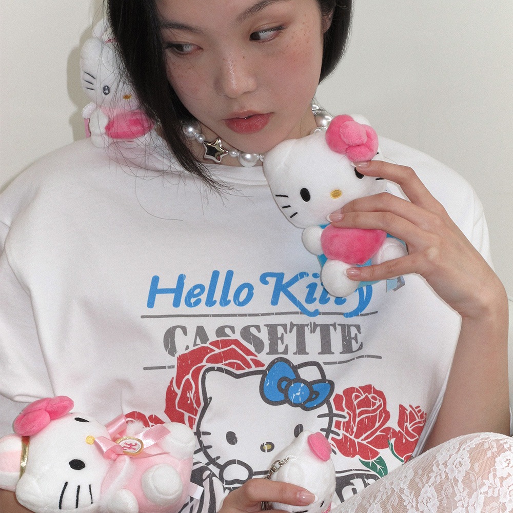 （ピンク XS 5/27 予約配送）RAIVE X HELLO KITTY ローズグラフィック Tシャツ VW6ME001_3color