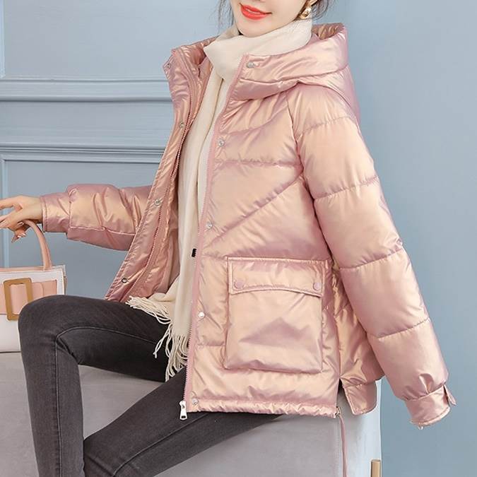 6色 ダウン もこもこアウター 中綿コート メタリック ツヤ感 オーロラ ハイネック ドローストリング スタンドカラー 大人可愛い カジュアル ホワイト ピンク ブルー 白 青 桃 上着 ロングダウン