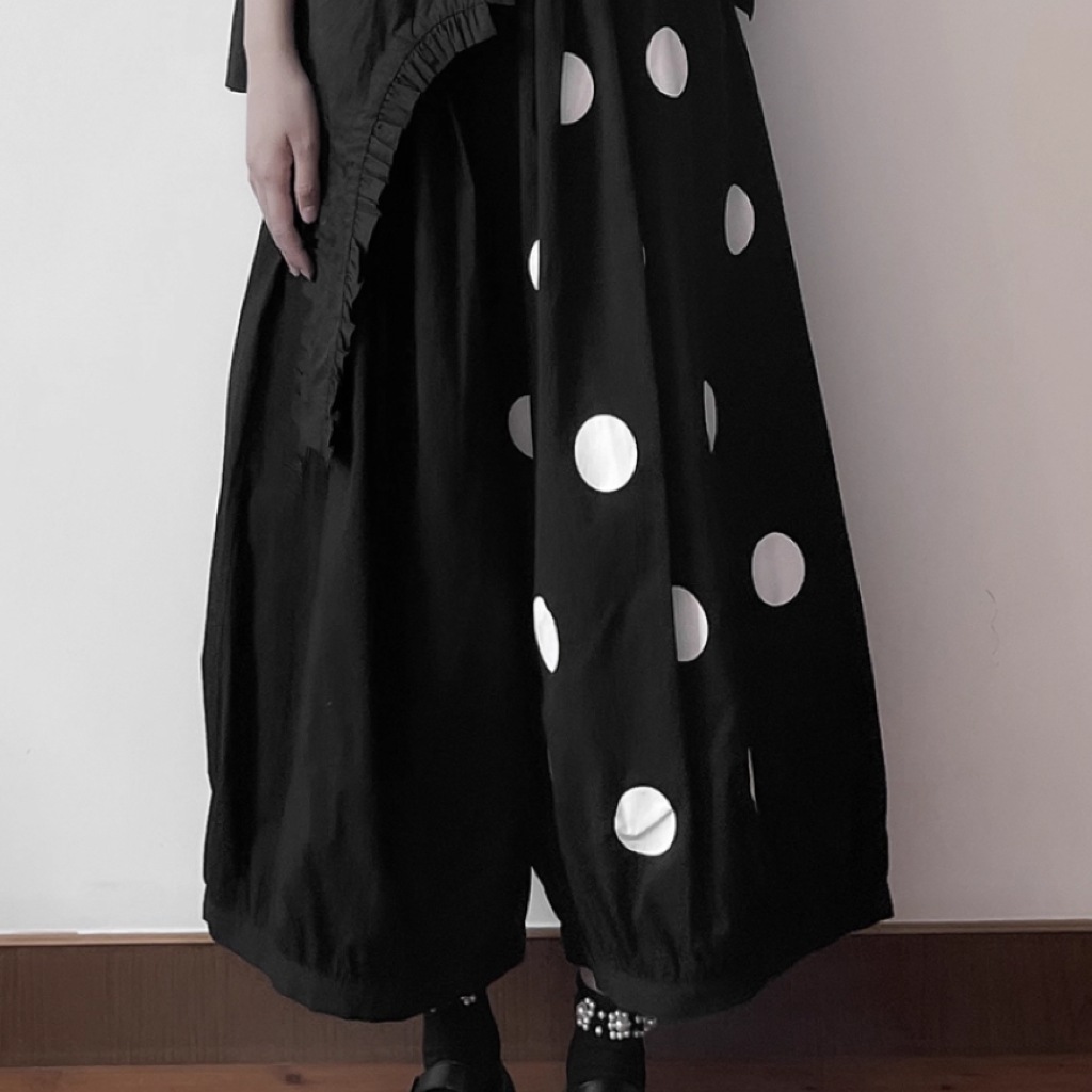 レディース パンツ ボトムス ワイドパンツ 8分丈 ワイド オーバーサイズ ギャザー 切り替えデザイン かわいい シンプル カジュアル おしゃれ こなれ感 ラフ 個性的 主役級 存在感 ナチュラル