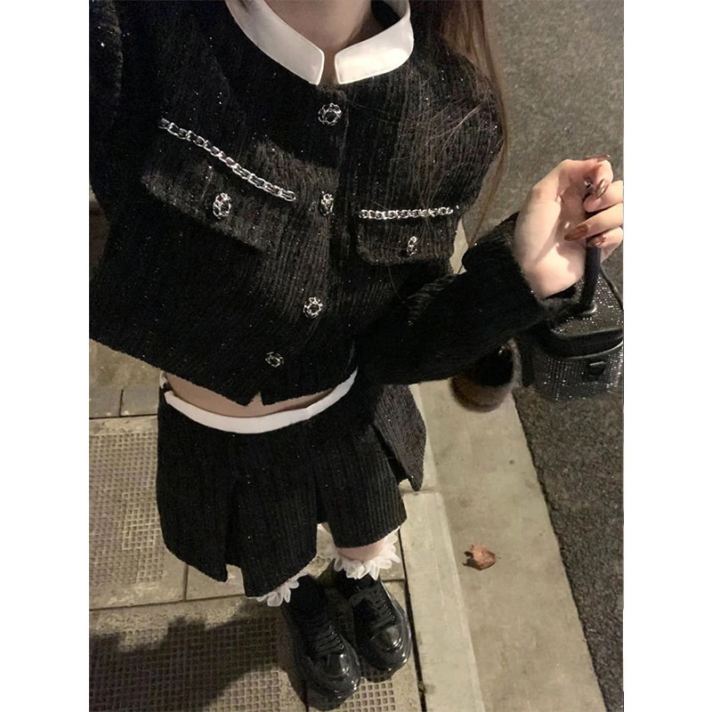 シャネル風のショートジャケットとハイウエストのスリムスカートを含む春と秋にぴったりのエレガントで洗練されたレディースのツーピースセット