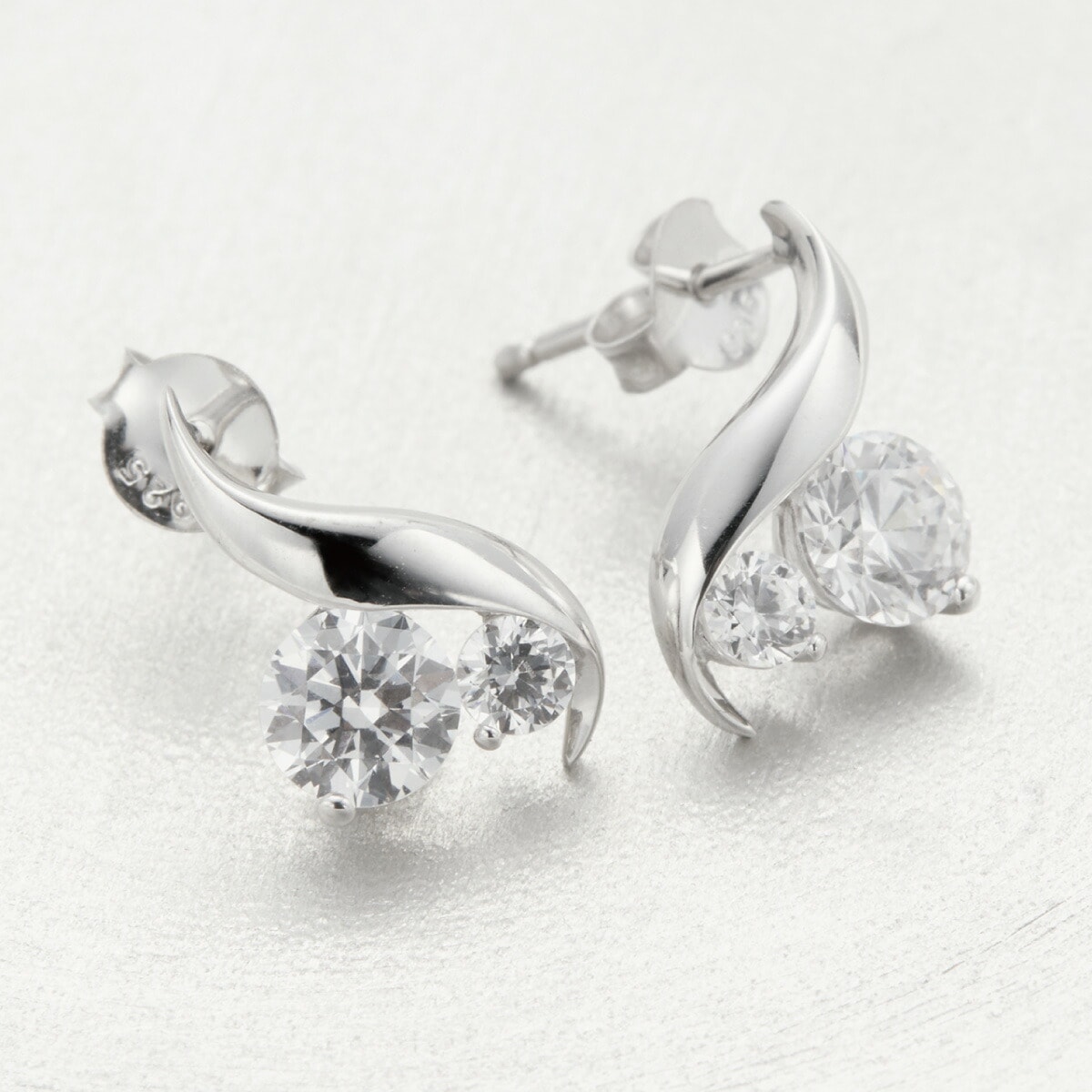 ピアス レディース シルバー925 スーパーキュービックジルコニア 2石 キラキラ 両耳用