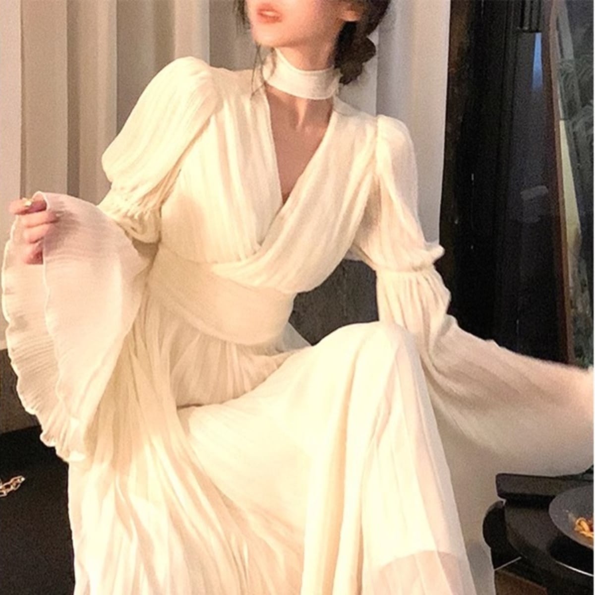 ワンピース ロングワンピース フレアワンピース 長袖 ベルスリーブ Vネック ウエストマーク フレア ロング丈 かわいい 大人可愛い きれいめ シンプル 上品 おしゃれ 大人女子 レトロ きちんと