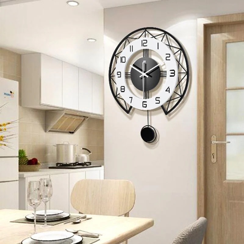 【激安開催】壁掛け時計 3サイズ 振り子クロック 丸 揺れる ナチュラル ギフト プレゼント 素敵　キッズルーム 子供部屋 寝室 リビング 店舗 おしゃれ 北欧 ウッド DIY 豊富